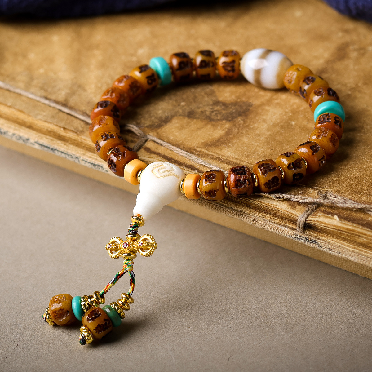 Bone Carved Six-Word Mantra Va - Ethnic Fashion Way recension och pris