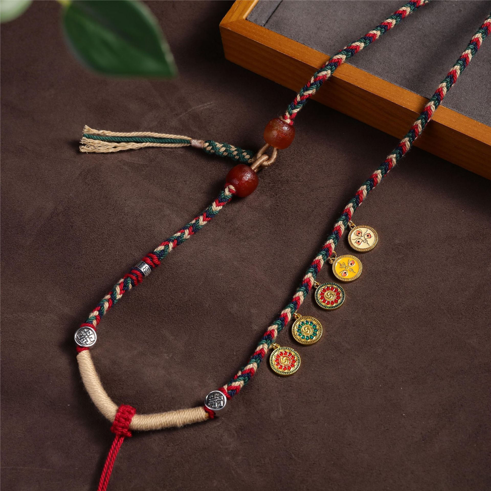 Tibetan Five Way Colorful Pend - Ethnic Fashion Way recension och pris